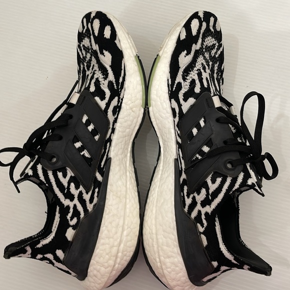 ADIDAS ULTRA BOOST 22 ZEBRA SNEAKERS MENS SIZE 11